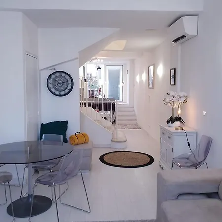 Hyper Centre Maison De 100m2 ; Terrasse 20 M2 Appartement *