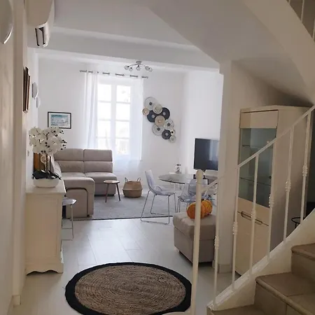 Appartement Hyper Centre Maison De 100m2 ; Terrasse 20 M2 *