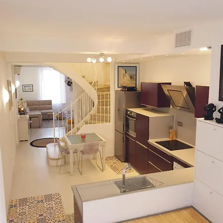 Апартаменты Hyper Centre Maison De 100m2 ; Terrasse 20 M2 *