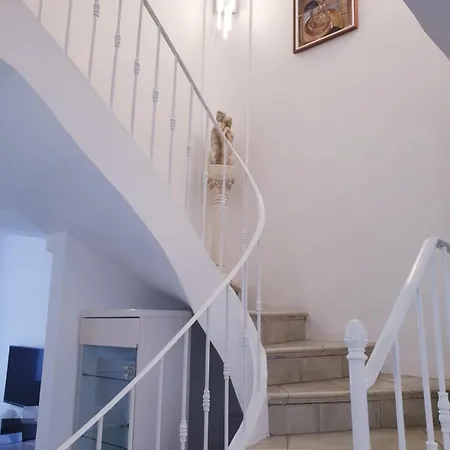 Appartamento Hyper Centre Maison De 100m2 ; Terrasse 20 M2 Antibes