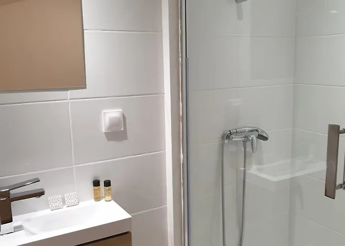 شقة Hyper Centre Maison De 100m2 ; Terrasse 20 M2 *