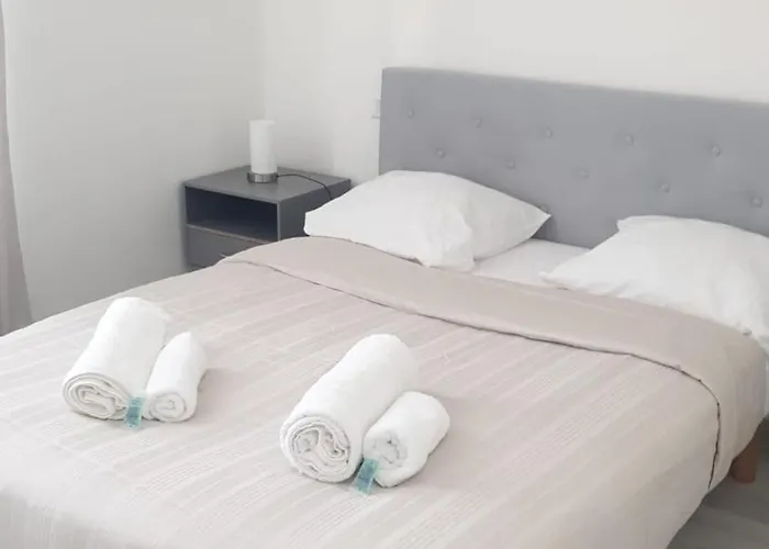 Hyper Centre Maison De 100m2 ; Terrasse 20 M2 * أنتيب