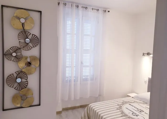 Hyper Centre Maison De 100m2 ; Terrasse 20 M2