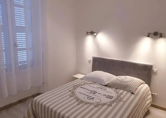 شقة Hyper Centre Maison De 100m2 ; Terrasse 20 M2 *